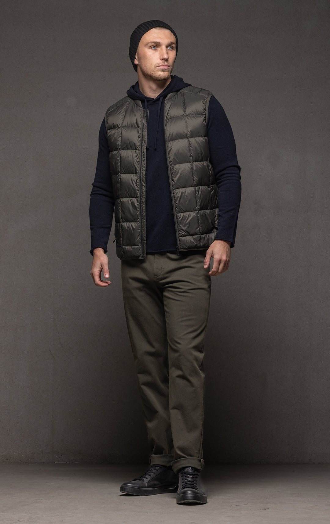 ESSENTIAL LIGHTWEIGHT DOWN VEST