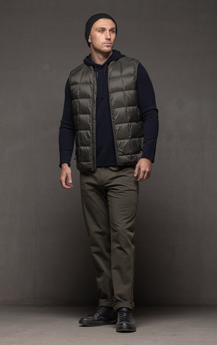 ESSENTIAL LIGHTWEIGHT DOWN VEST