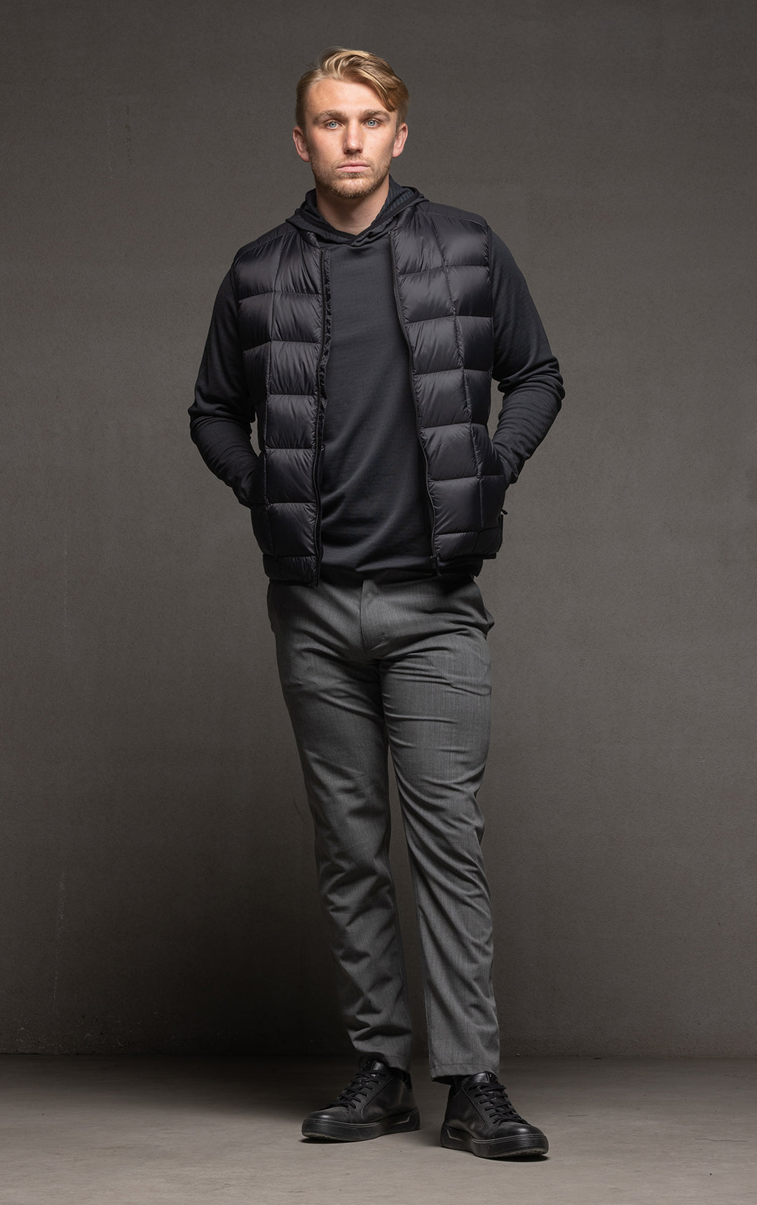 ESSENTIAL LIGHTWEIGHT DOWN VEST