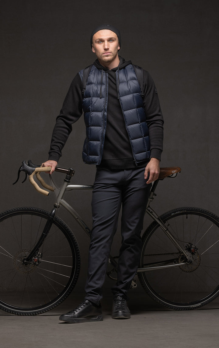 ESSENTIAL LIGHTWEIGHT DOWN VEST