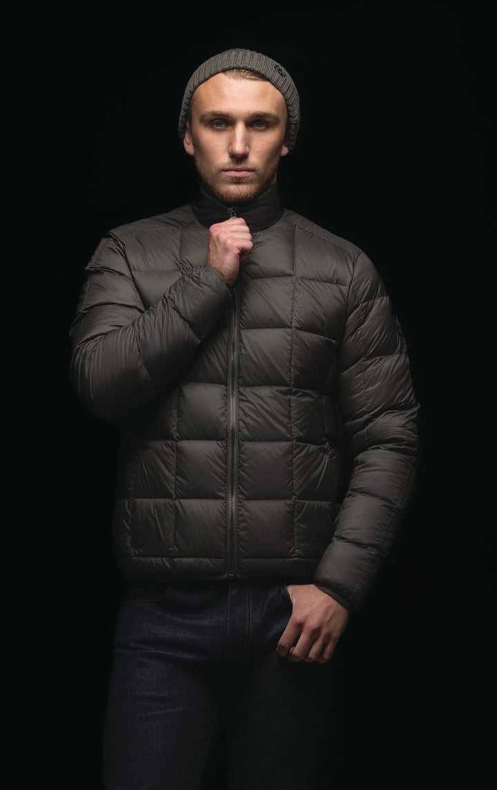 ESSENTIAL LIGHTWEIGHT DOWN JACKET