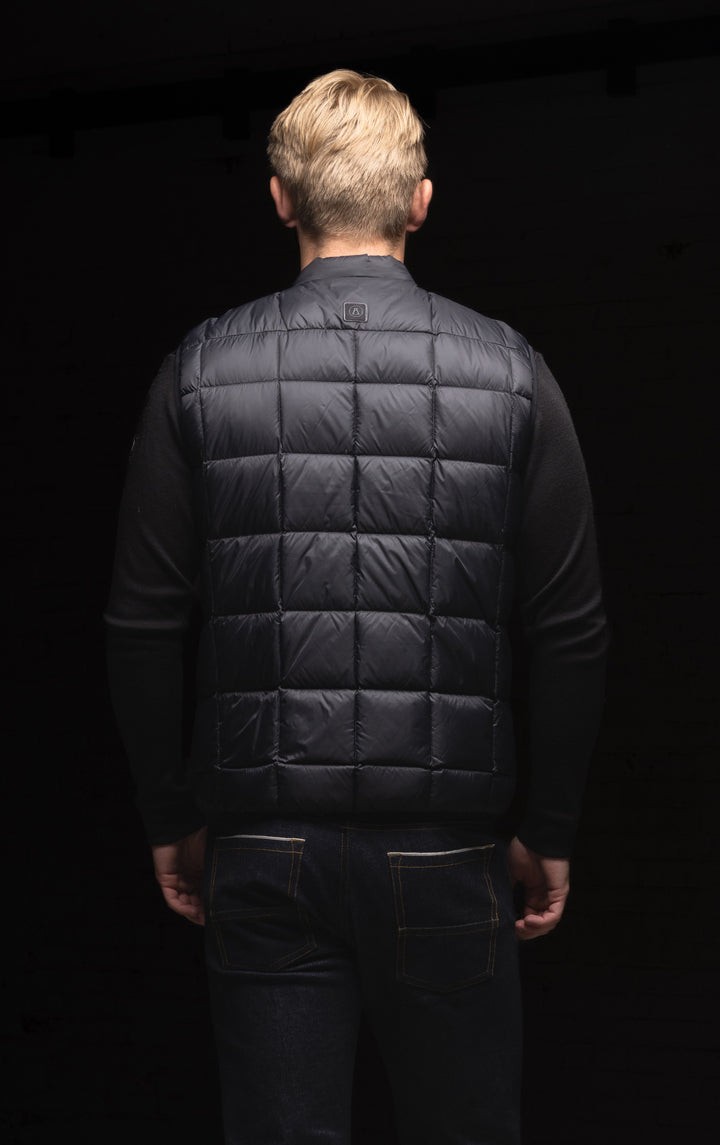 ESSENTIAL LIGHTWEIGHT DOWN VEST