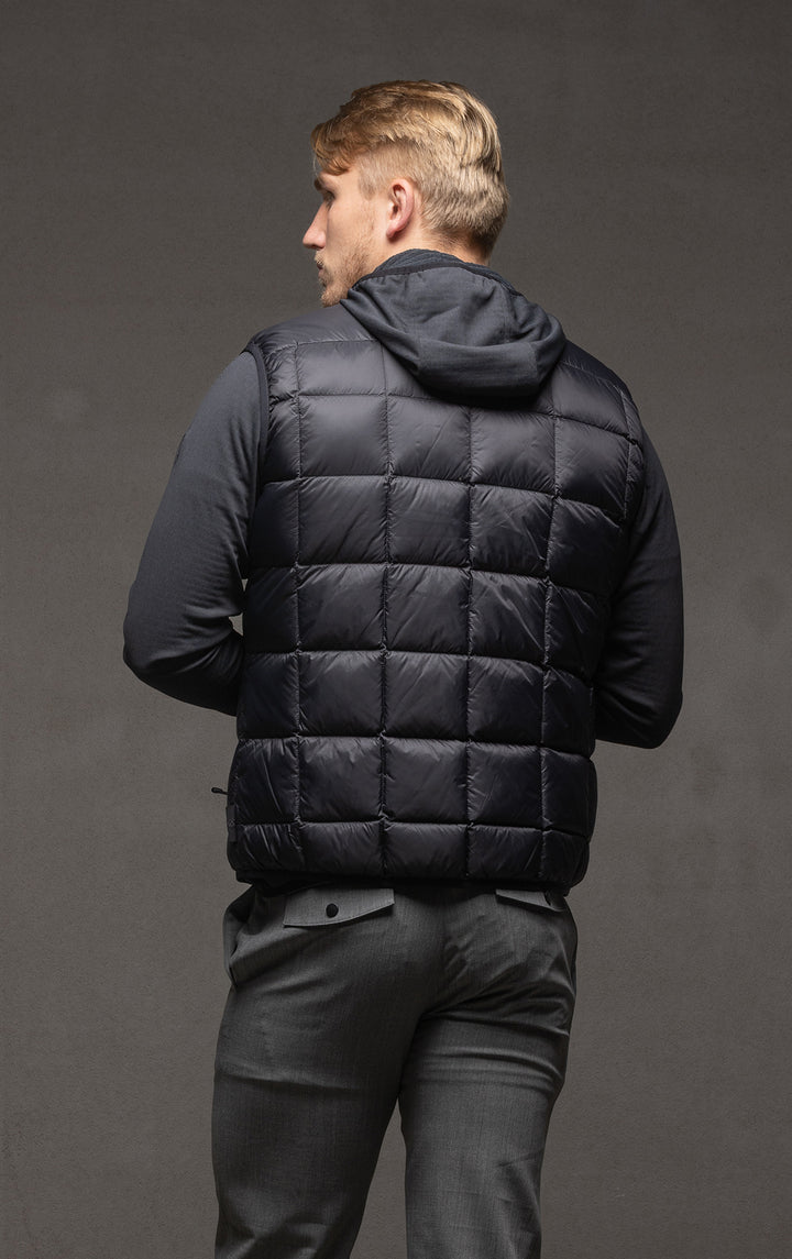 ESSENTIAL LIGHTWEIGHT DOWN VEST