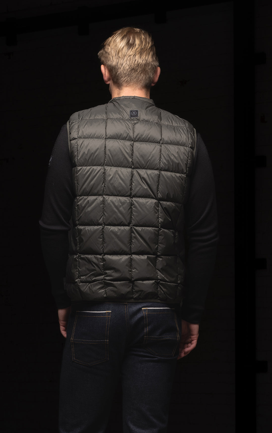 ESSENTIAL LIGHTWEIGHT DOWN VEST