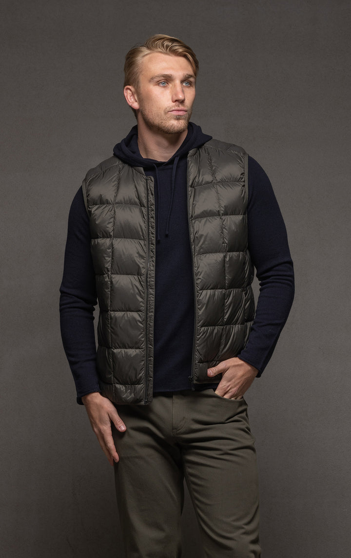 ESSENTIAL LIGHTWEIGHT DOWN VEST