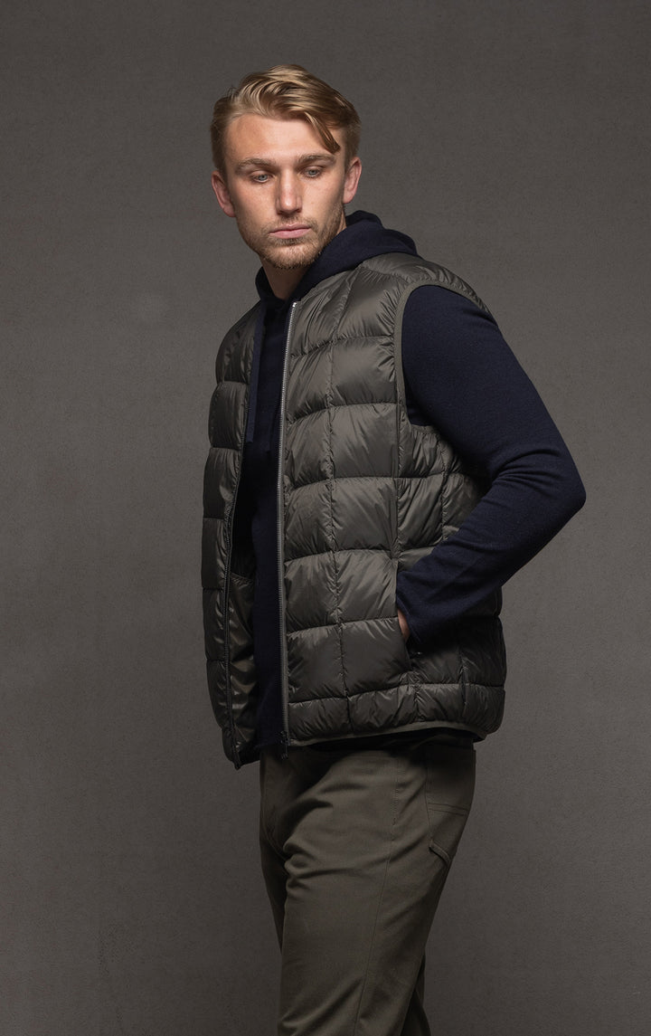 ESSENTIAL LIGHTWEIGHT DOWN VEST