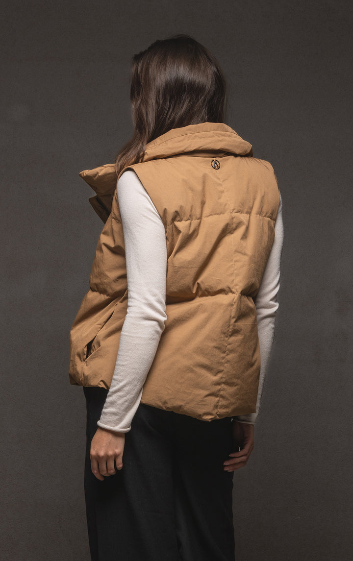 HIGH COLLAR DOWN VEST
