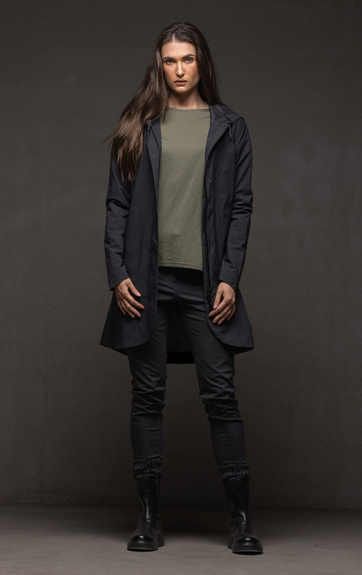 LIGHTWEIGHT SWING RAINSHELL