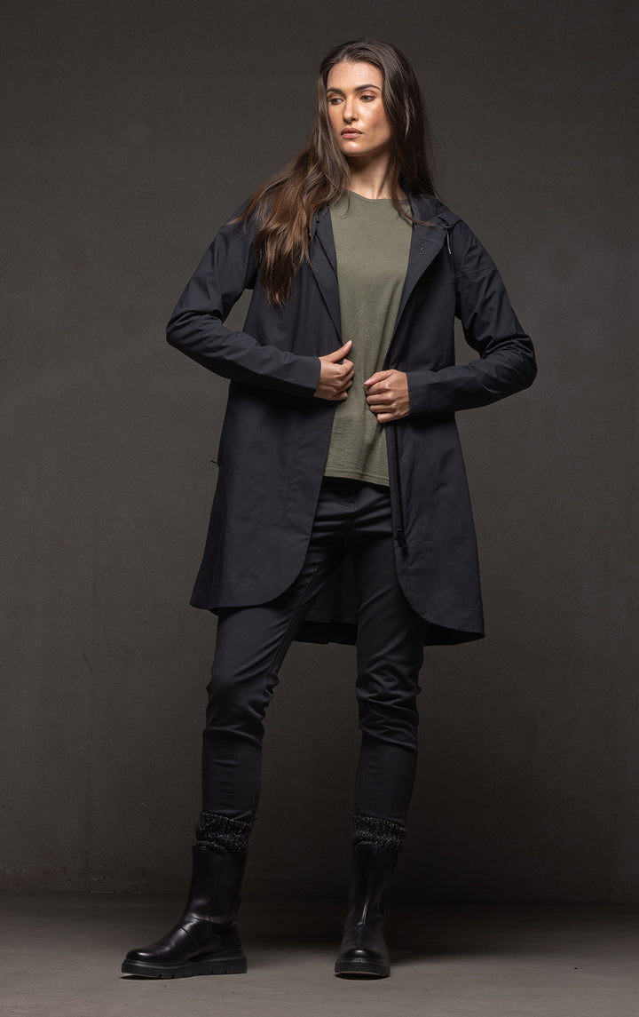LIGHTWEIGHT SWING RAINSHELL