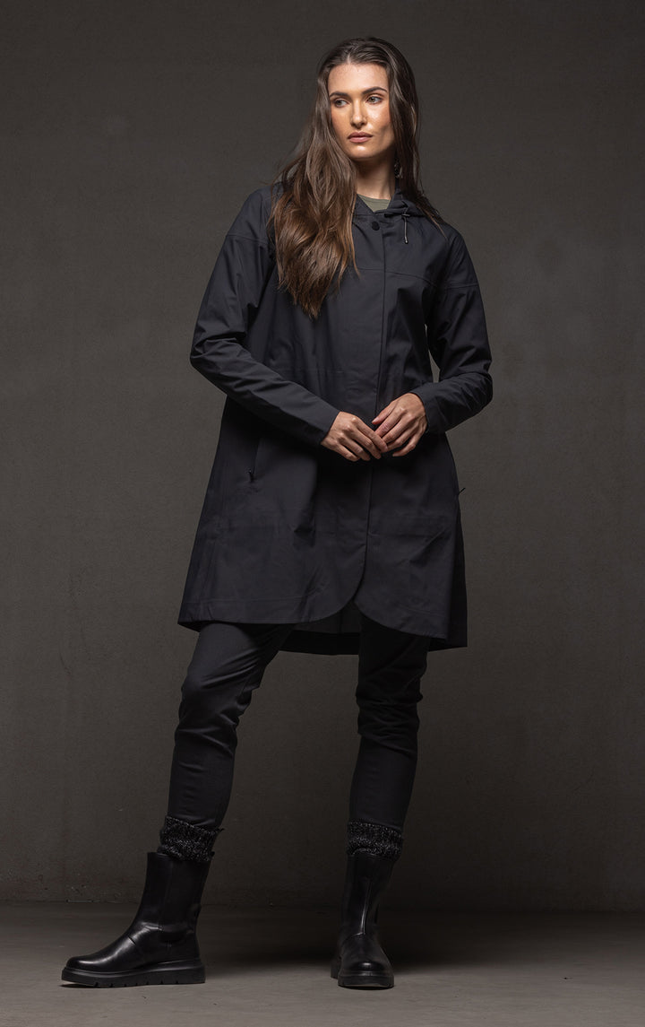 LIGHTWEIGHT SWING RAINSHELL
