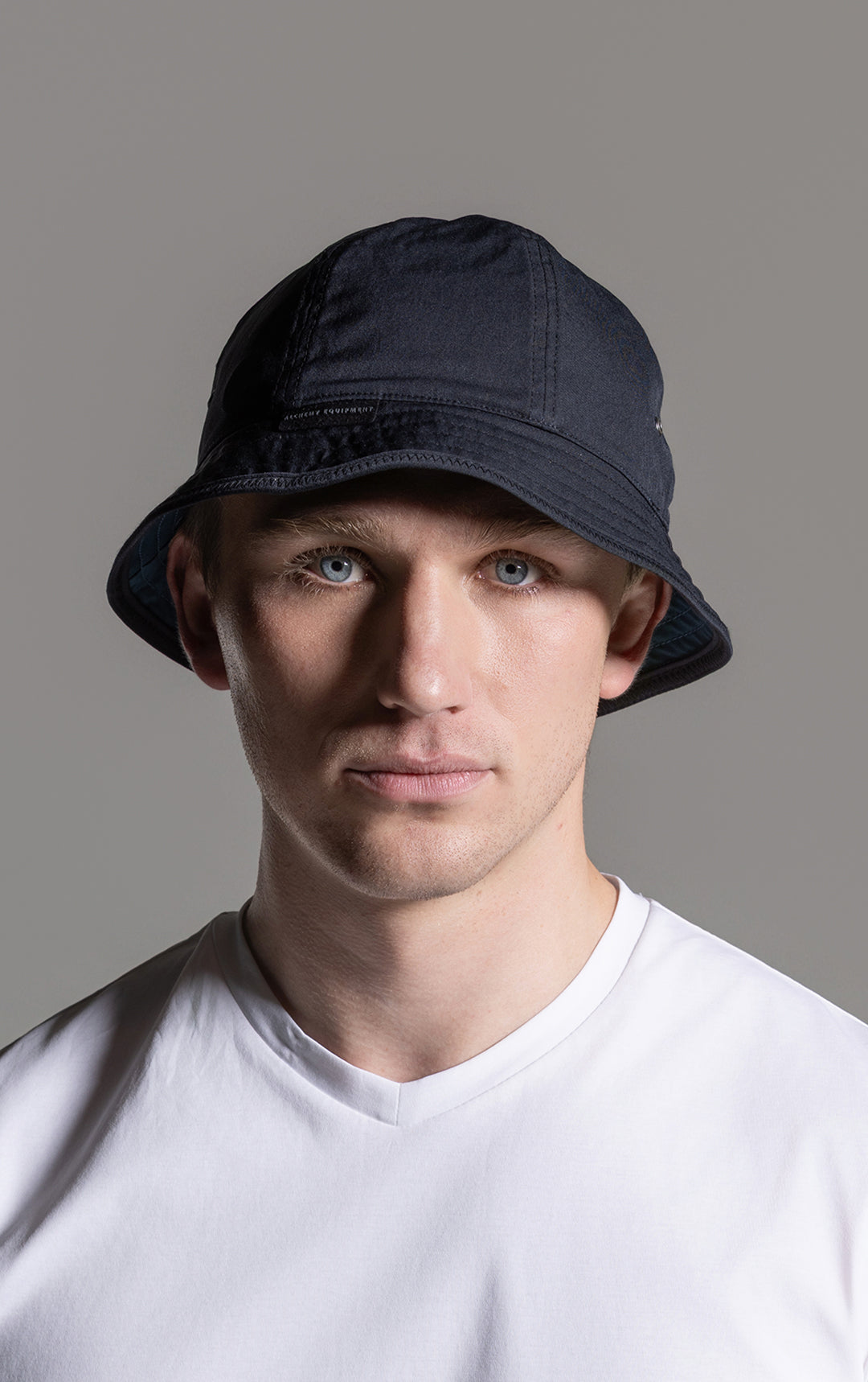 REVERSIBLE BUCKET HAT