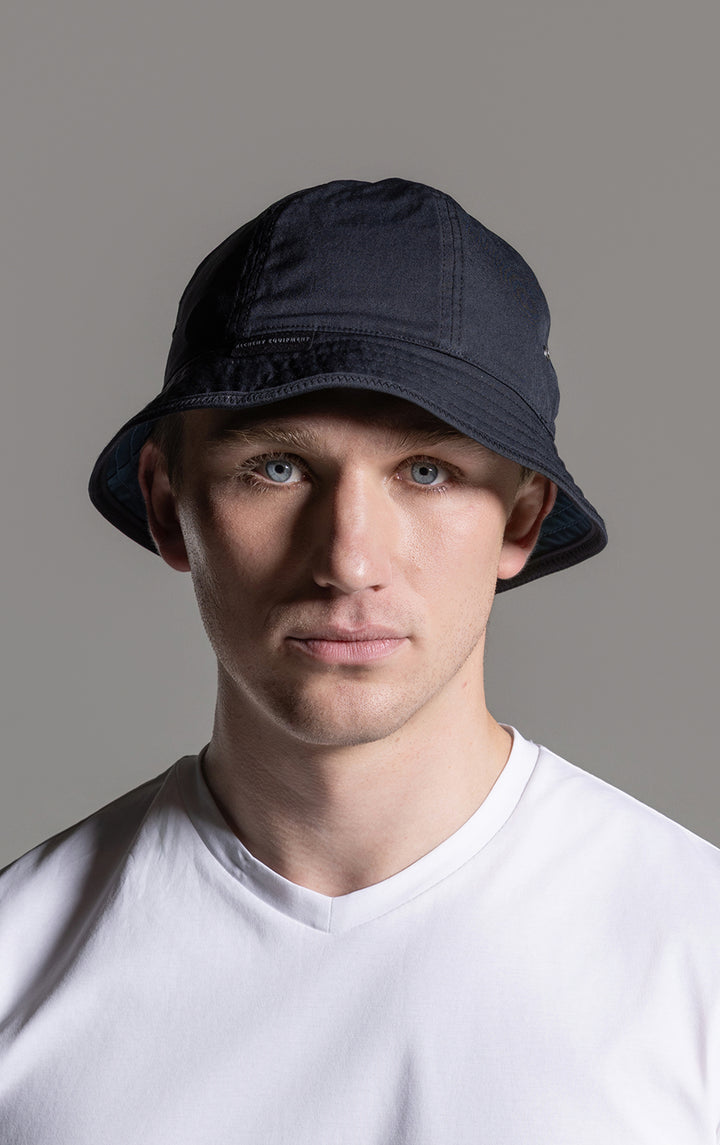 REVERSIBLE BUCKET HAT