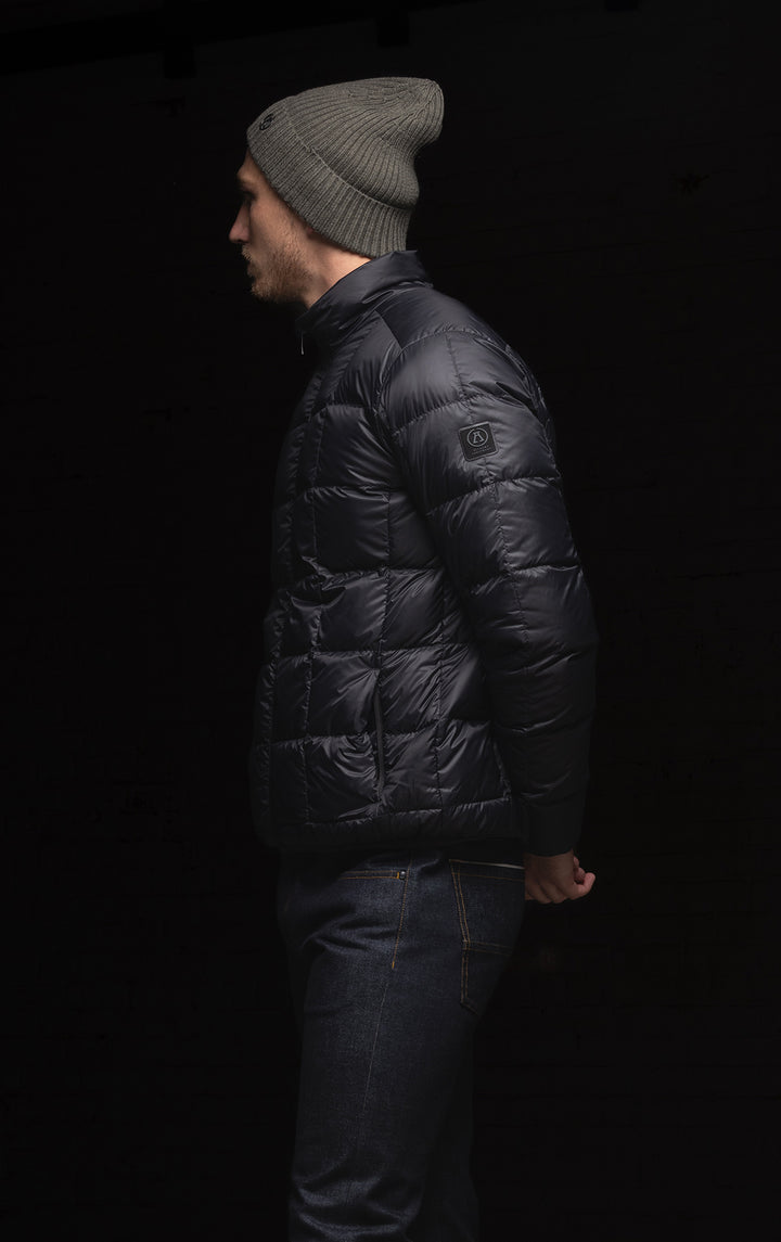ESSENTIAL LIGHTWEIGHT DOWN JACKET