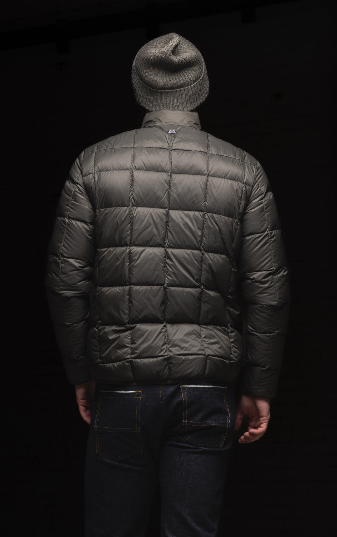 ESSENTIAL LIGHTWEIGHT DOWN JACKET