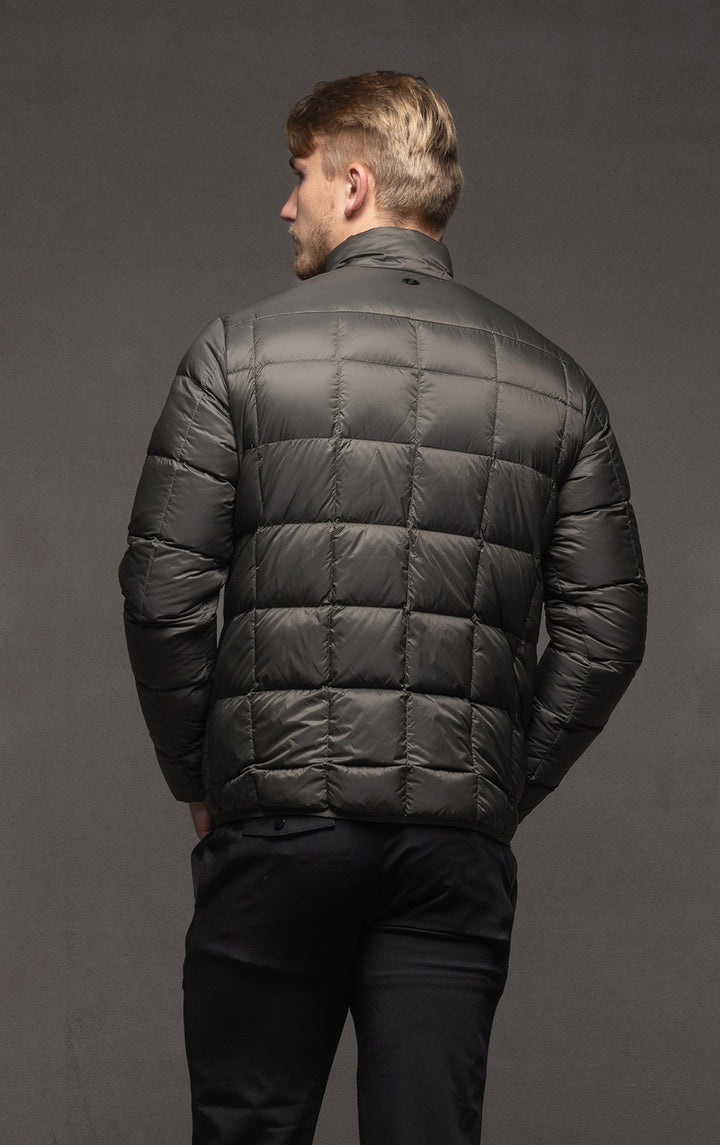 ESSENTIAL LIGHTWEIGHT DOWN JACKET