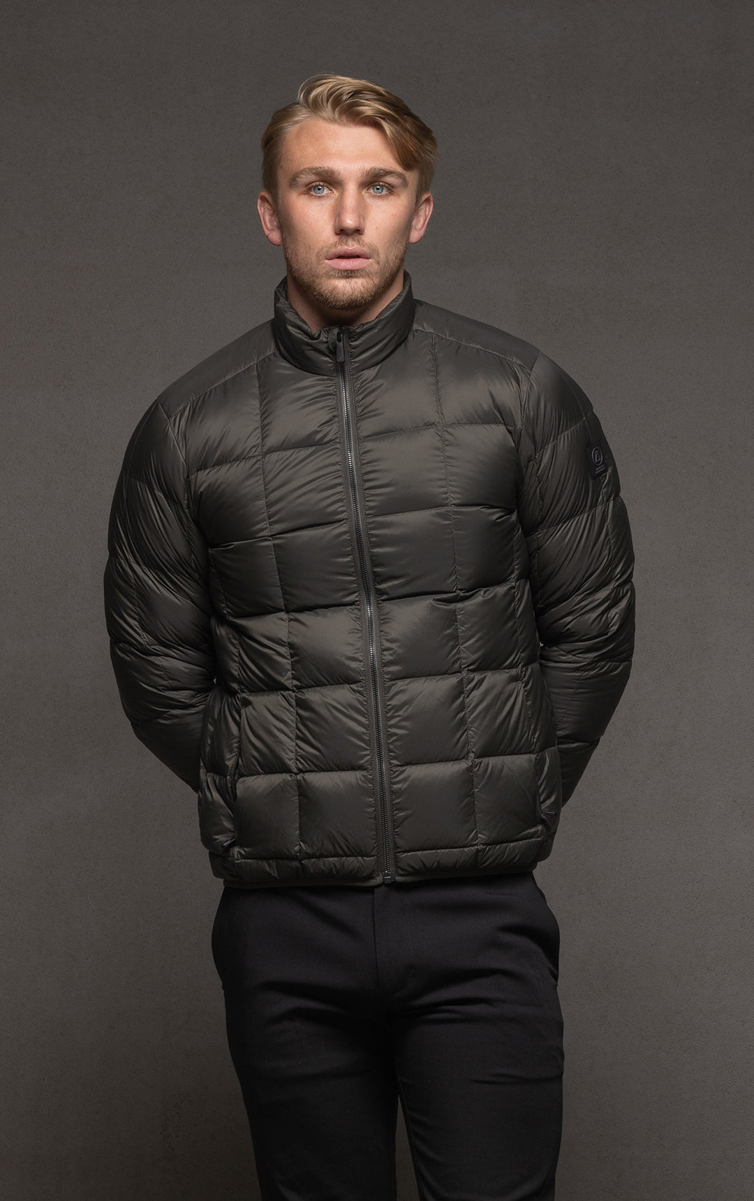 ESSENTIAL LIGHTWEIGHT DOWN JACKET