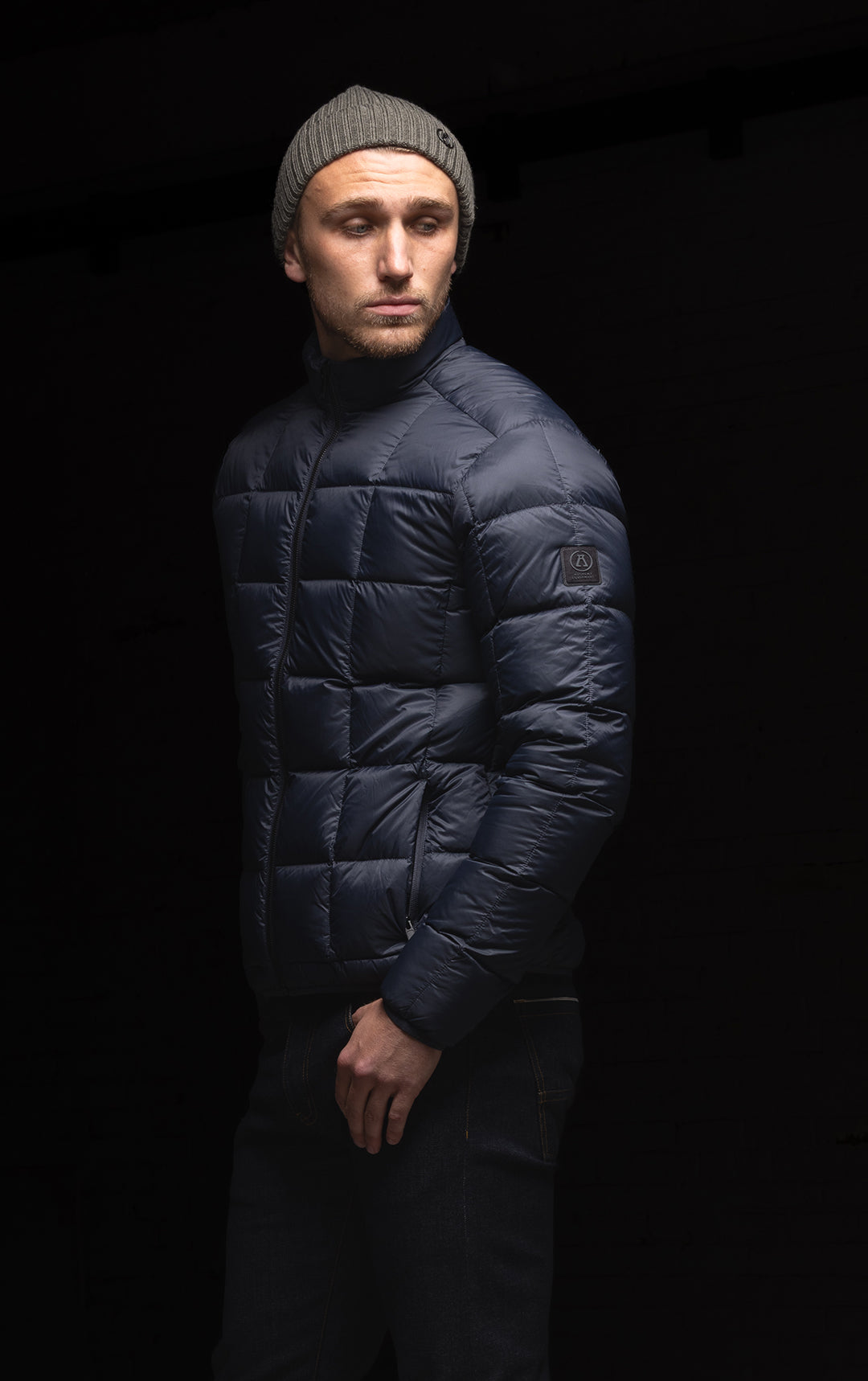ESSENTIAL LIGHTWEIGHT DOWN JACKET