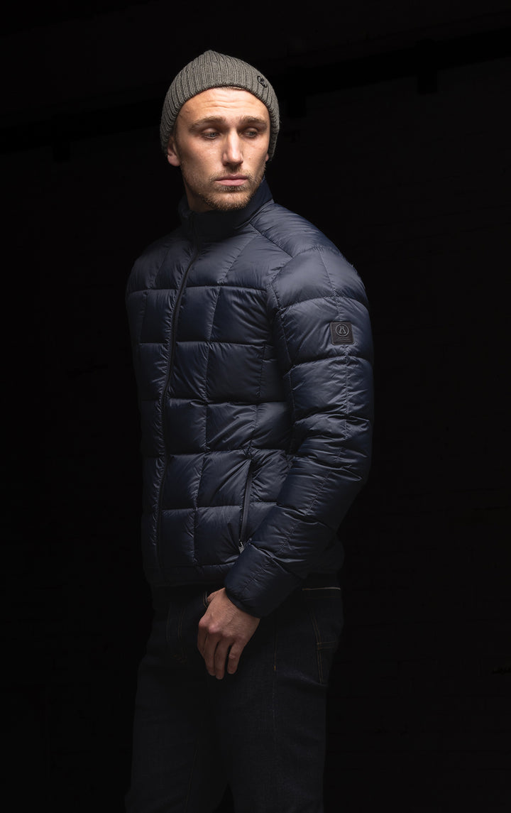ESSENTIAL LIGHTWEIGHT DOWN JACKET