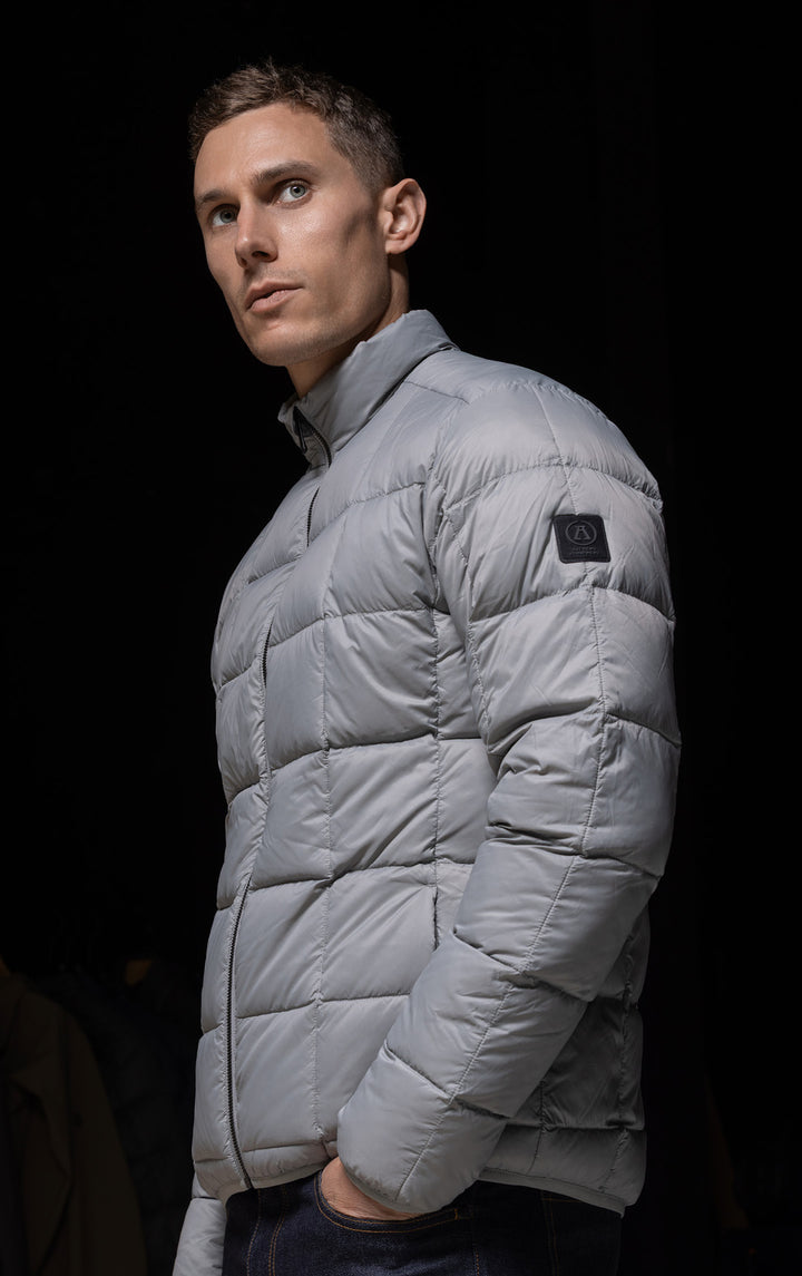 ESSENTIAL LIGHTWEIGHT DOWN JACKET