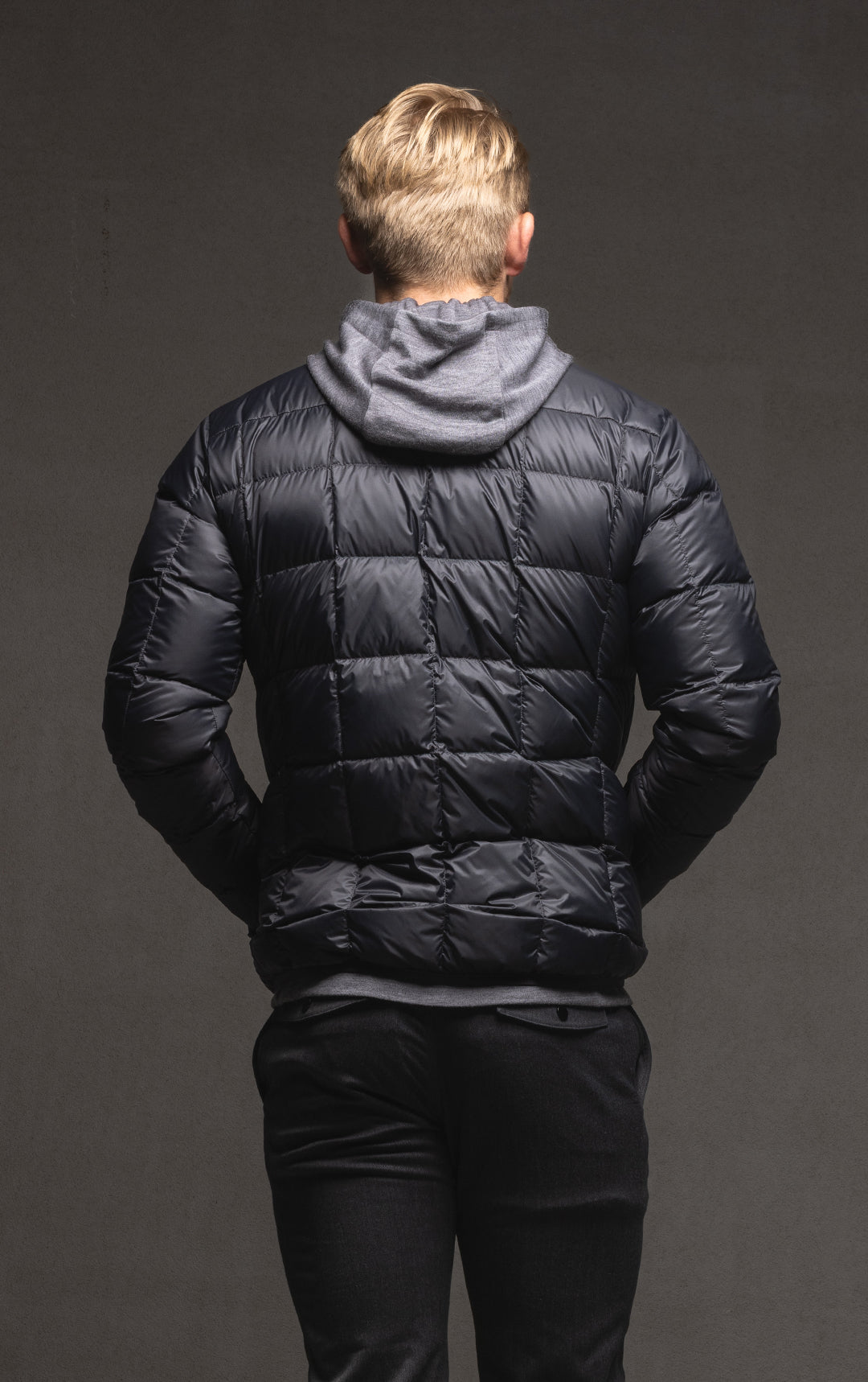 ESSENTIAL LIGHTWEIGHT DOWN JACKET
