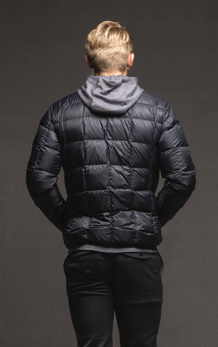 ESSENTIAL LIGHTWEIGHT DOWN JACKET