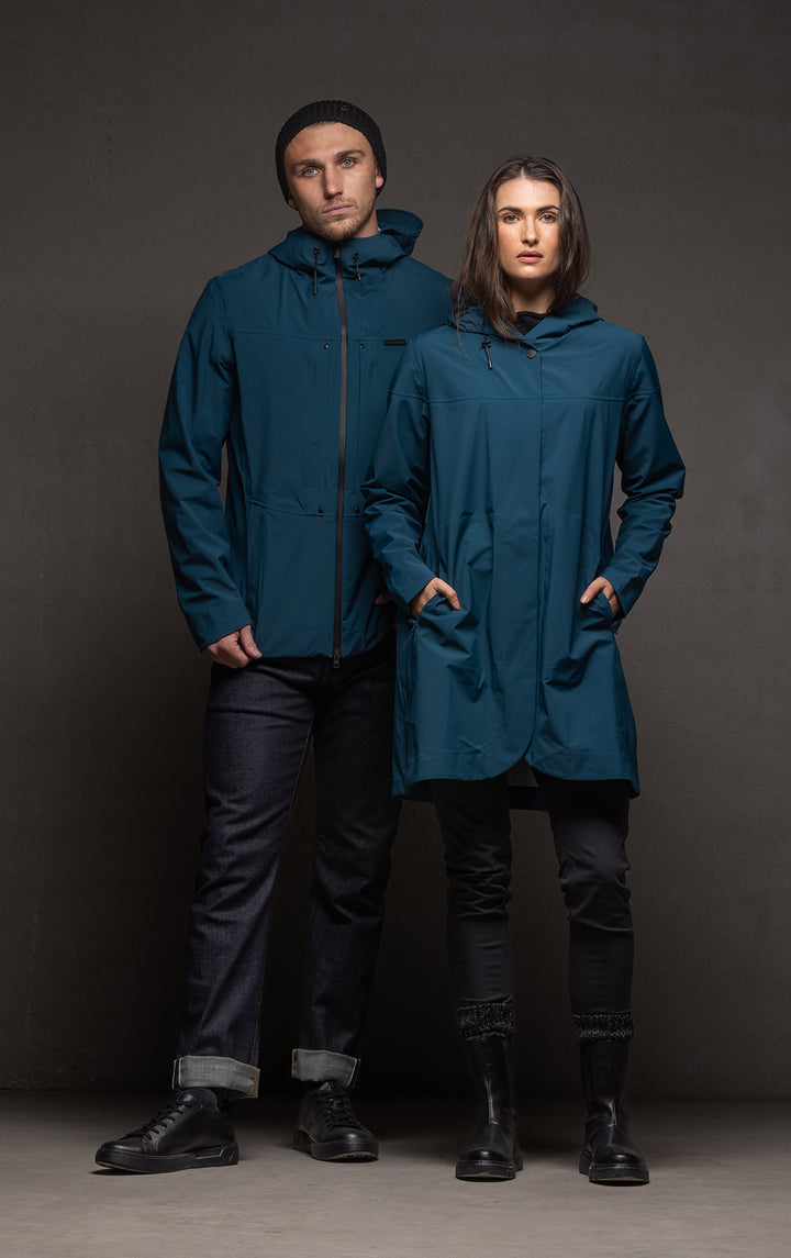 LIGHTWEIGHT SWING RAINSHELL