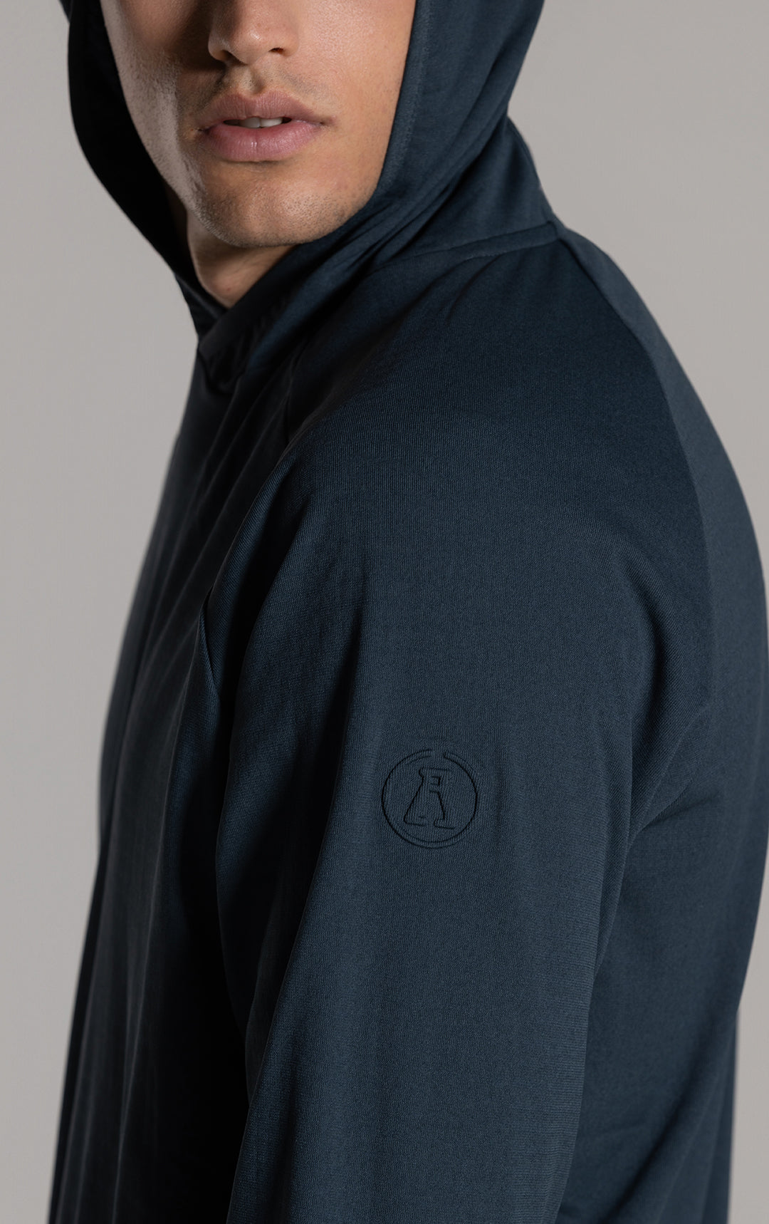 PERFORMANCE LIGHTWEIGHT HOODY