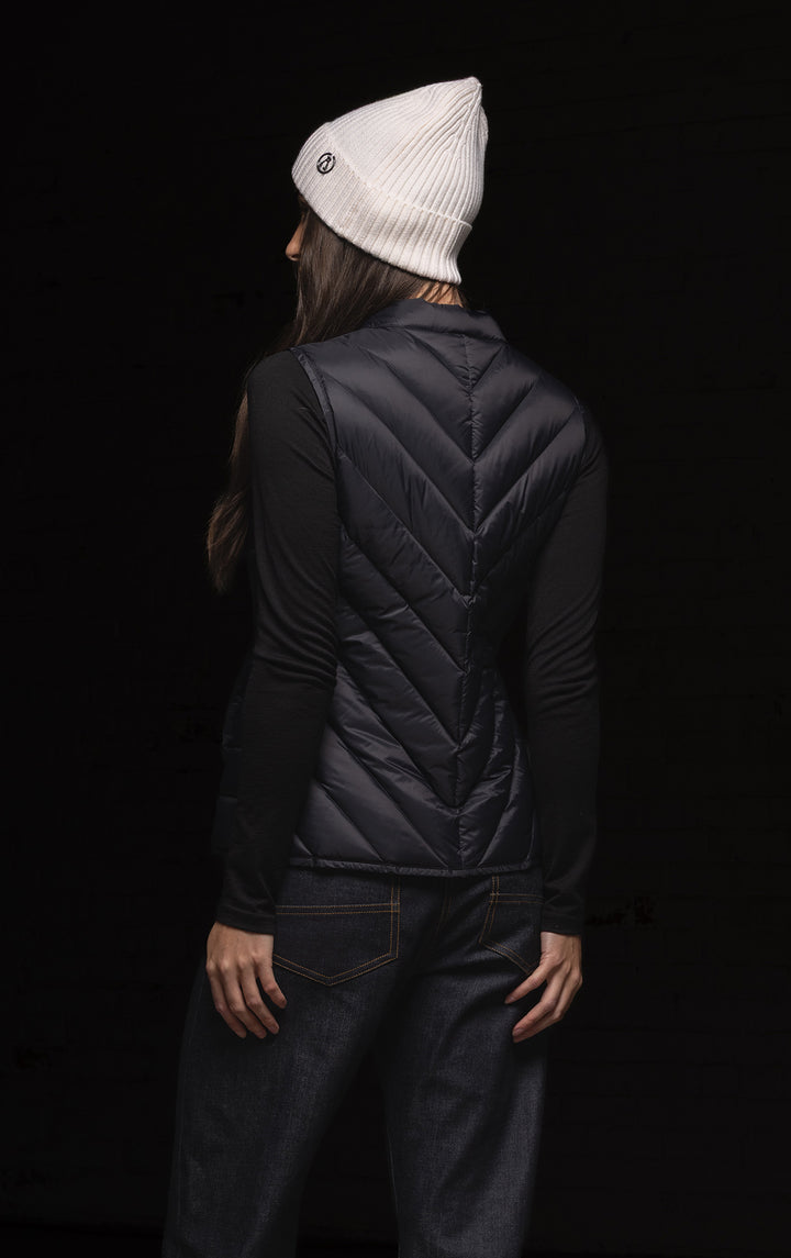ESSENTIAL LIGHTWEIGHT DOWN VEST
