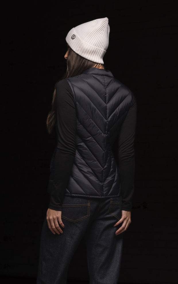 ESSENTIAL LIGHTWEIGHT DOWN VEST