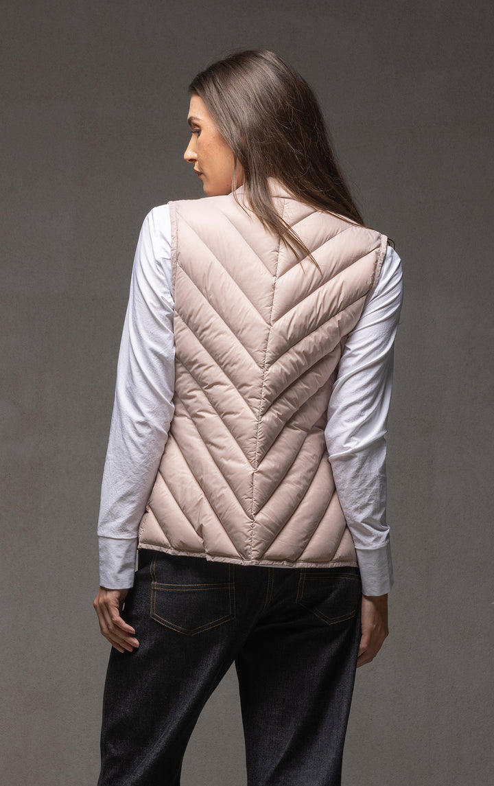 ESSENTIAL LIGHTWEIGHT DOWN VEST
