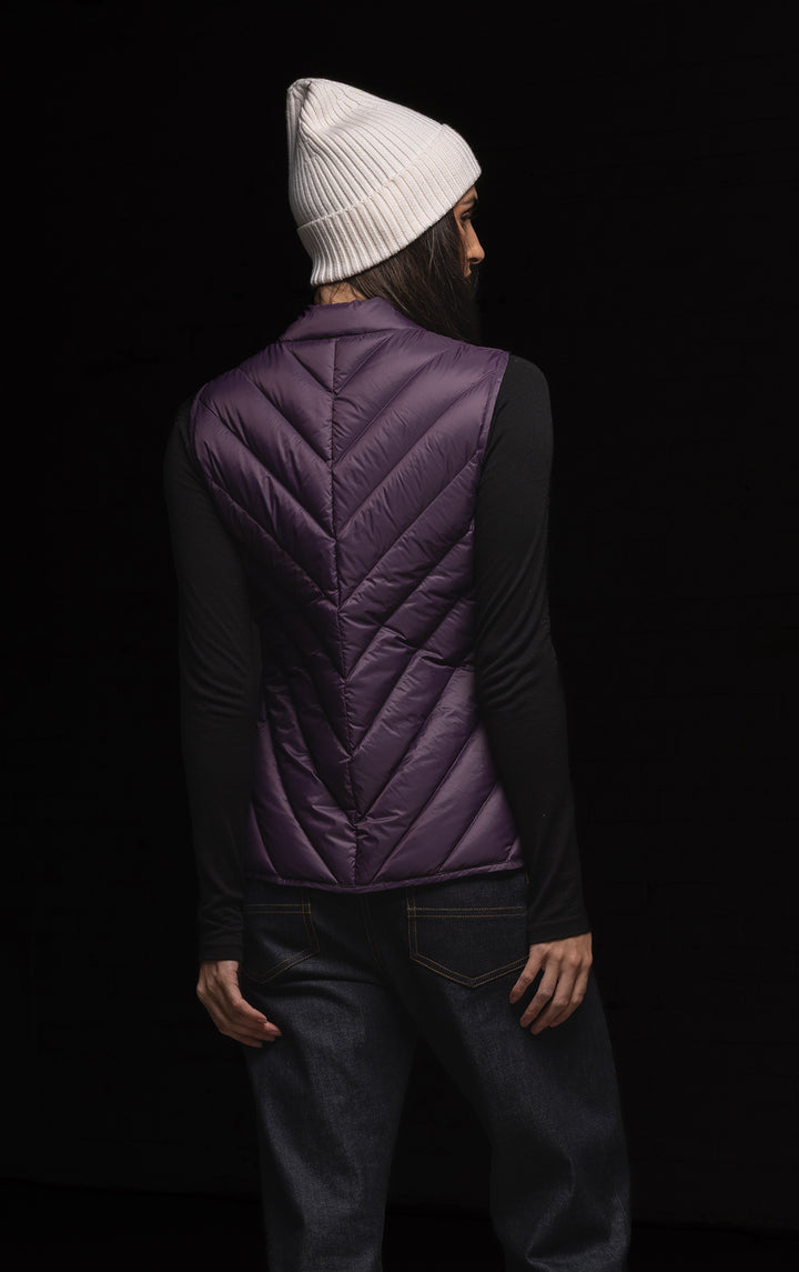 ESSENTIAL LIGHTWEIGHT DOWN VEST