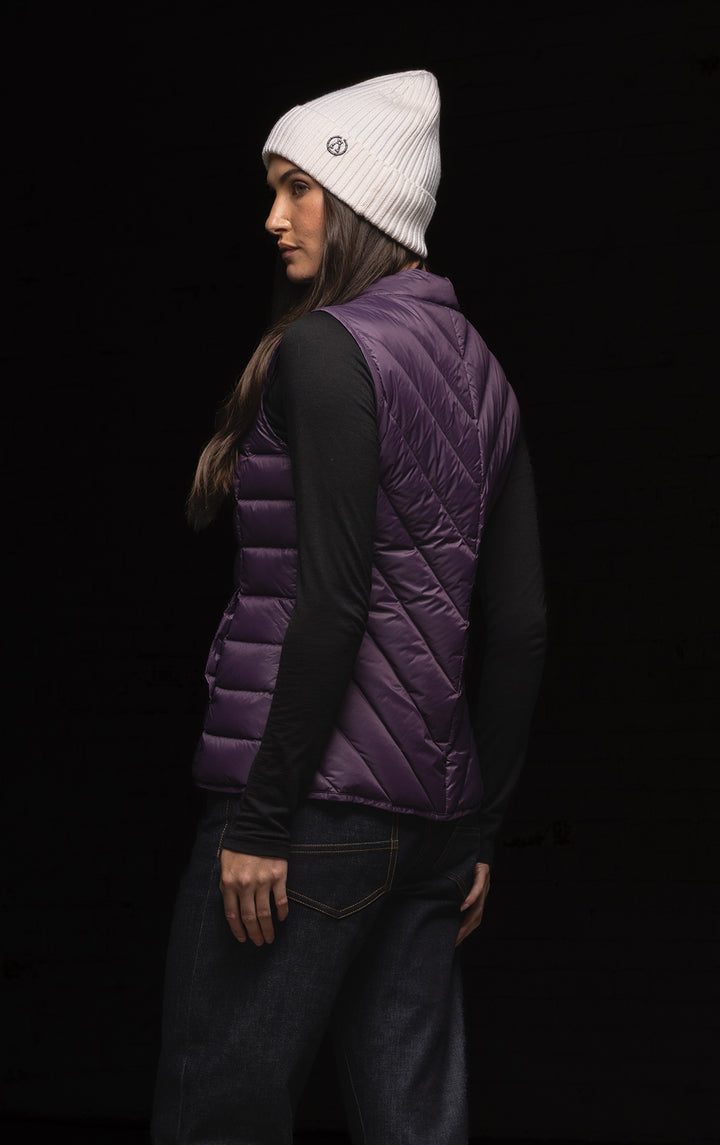 ESSENTIAL LIGHTWEIGHT DOWN VEST