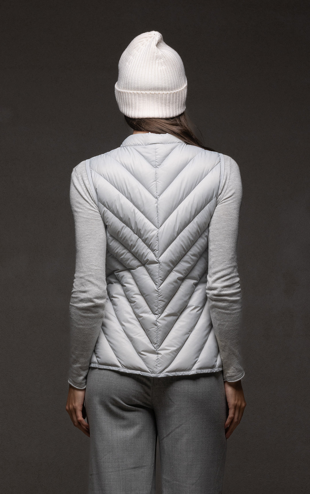 ESSENTIAL LIGHTWEIGHT DOWN VEST