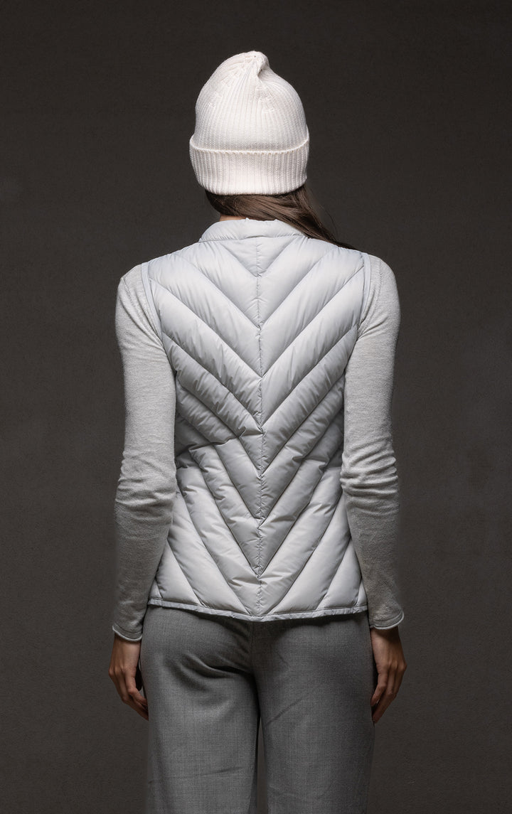 ESSENTIAL LIGHTWEIGHT DOWN VEST