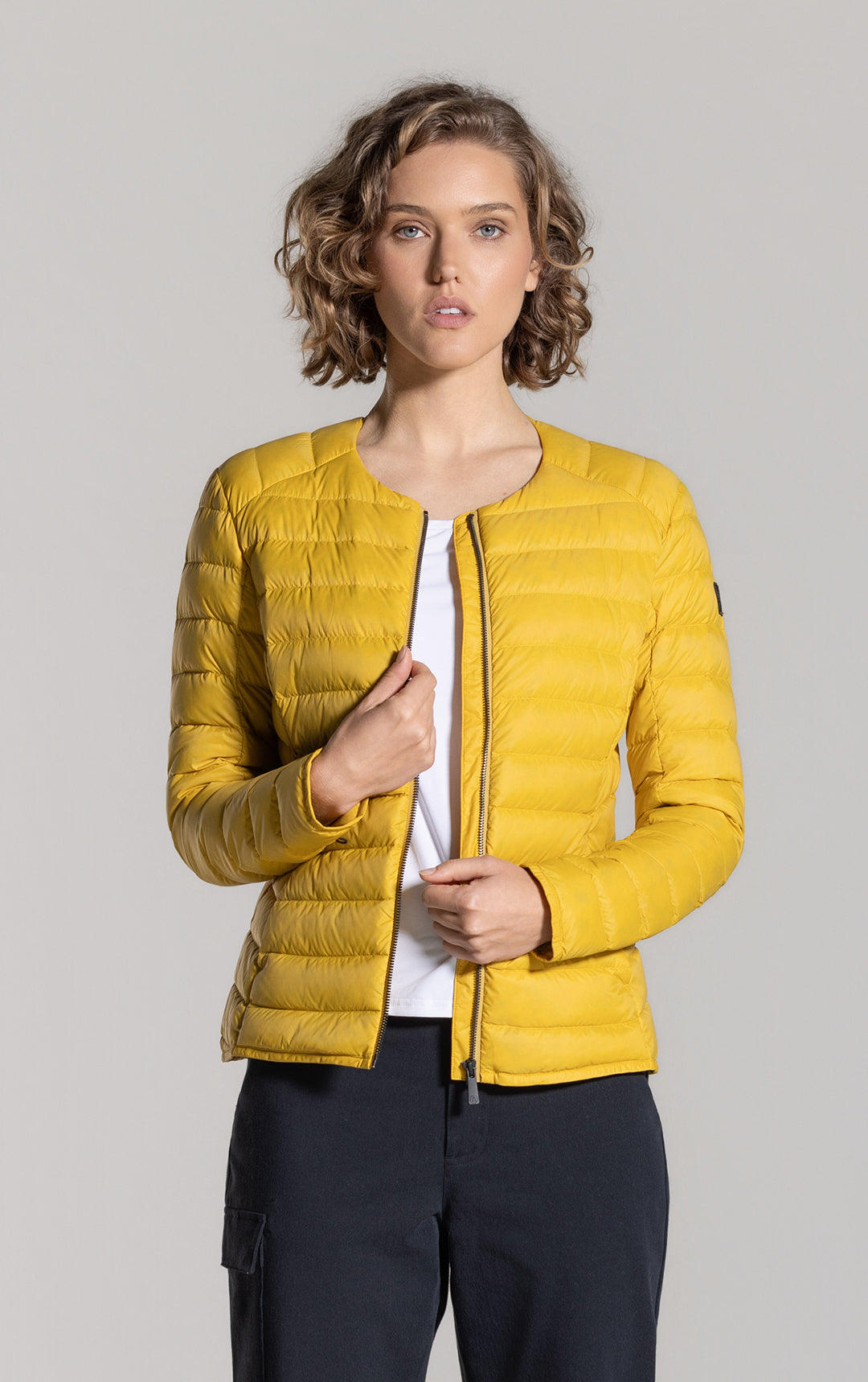 ESSENTIAL LIGHTWEIGHT DOWN JACKET