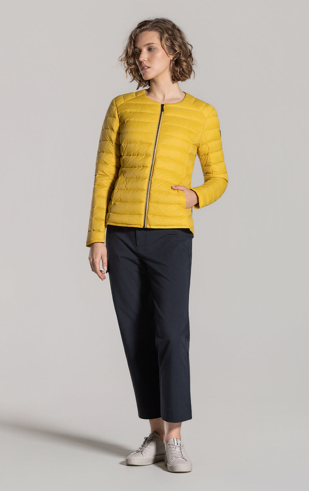 ESSENTIAL LIGHTWEIGHT DOWN JACKET