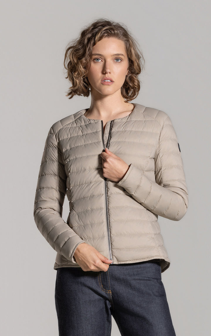 ESSENTIAL LIGHTWEIGHT DOWN JACKET