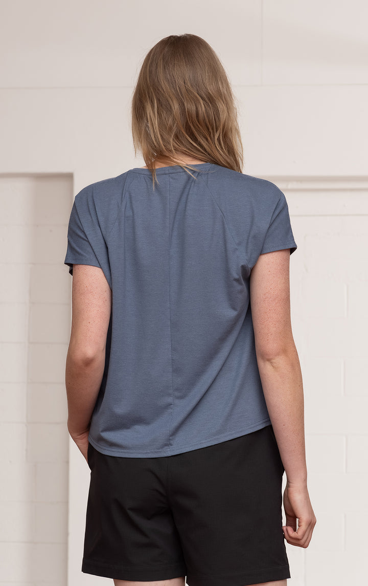 PERFORMANCE RAGLAN TEE