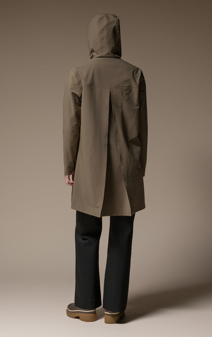LIGHTWEIGHT SWING RAINSHELL