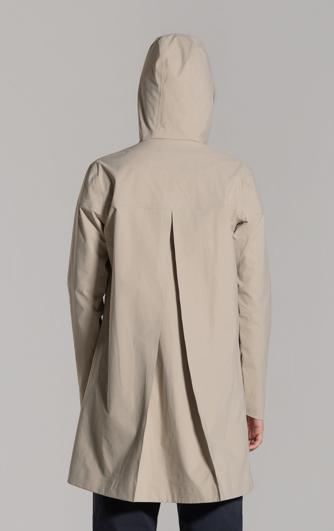 LIGHTWEIGHT SWING RAINSHELL