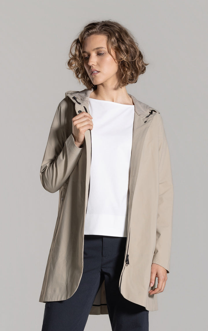 LIGHTWEIGHT SWING RAINSHELL