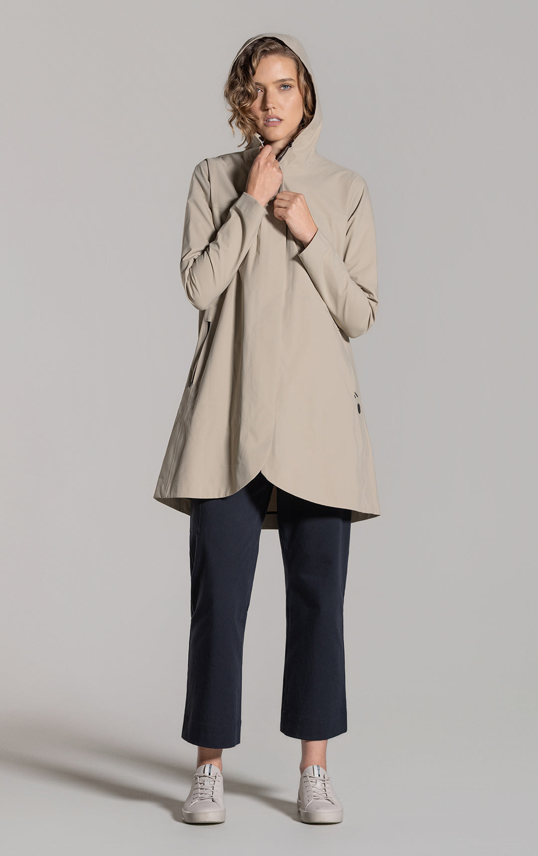 LIGHTWEIGHT SWING RAINSHELL