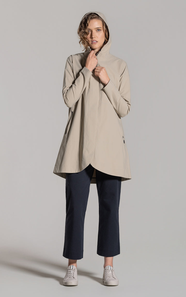 LIGHTWEIGHT SWING RAINSHELL