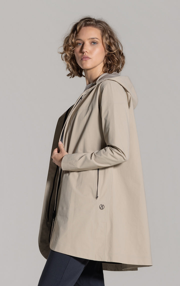 LIGHTWEIGHT SWING RAINSHELL