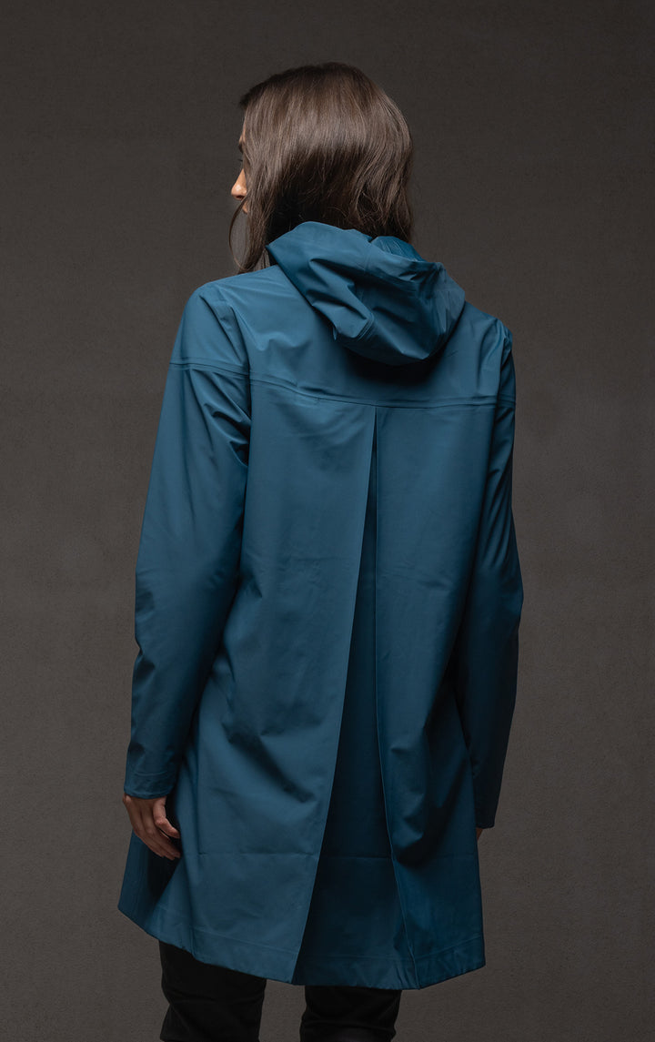 LIGHTWEIGHT SWING RAINSHELL