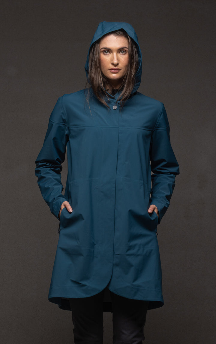 LIGHTWEIGHT SWING RAINSHELL