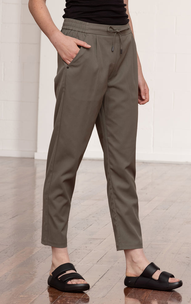 PERFORMANCE TWILL JOGGER