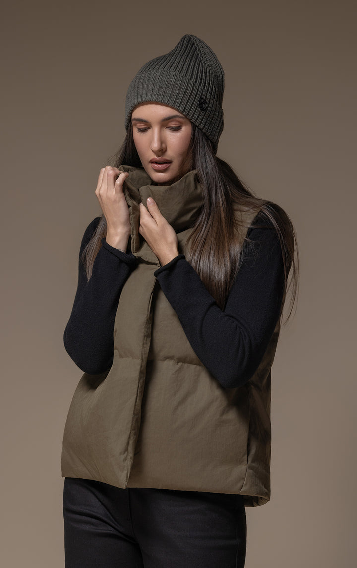 HIGH COLLAR DOWN VEST
