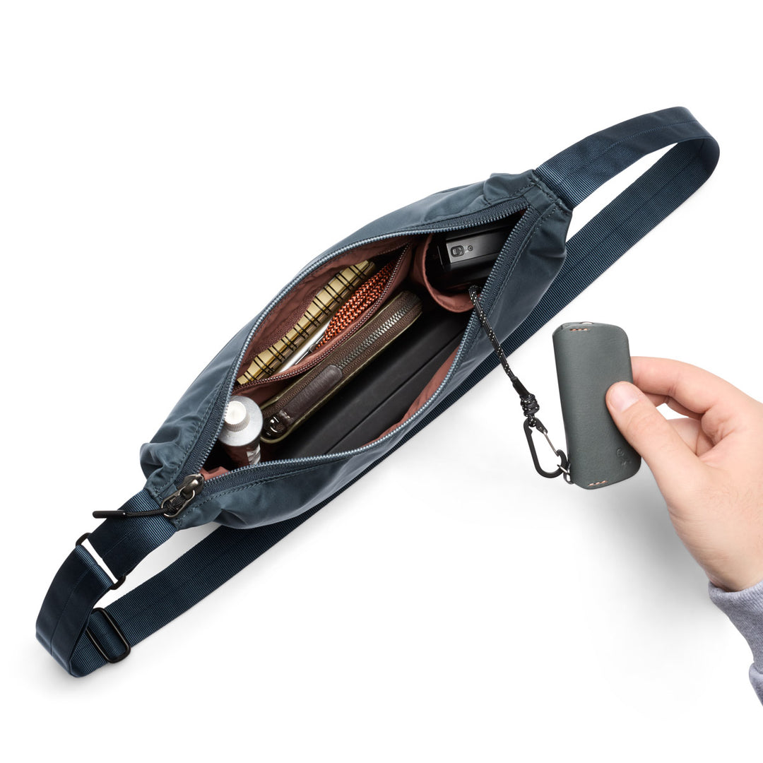 BELLROY - LANEWAY CRESCENT BAG 2.5L