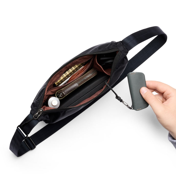 BELLROY - LANEWAY CRESCENT BAG 2.5L
